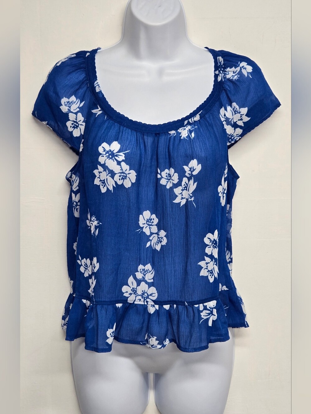 Hollister S Top Lightweight Sheer Blue Floral Cap Sleeve  Ruffled Hem Crinkle